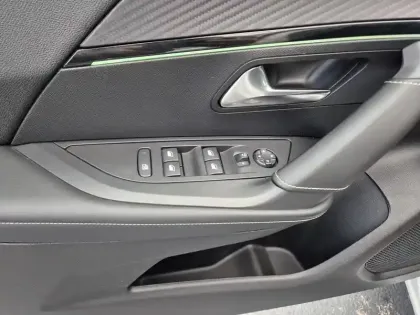 Photo 21 Peugeot 2008  Electrique 136 ch