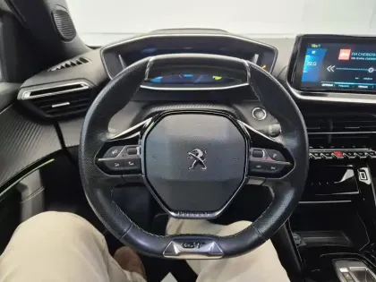 Photo 15 Peugeot 2008  Electrique 136 ch