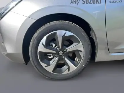 Photo 8 Suzuki Swift  1.2 Hybrid 83ch Pack