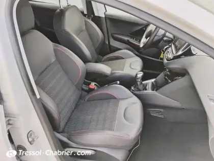 Photo 23 Peugeot 208  1.2 PureTech 110ch S&S BVM5 GT Line