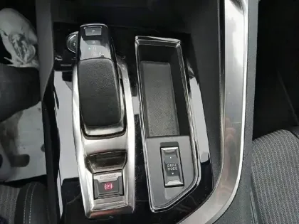 Photo 23 Peugeot 3008  Hybrid 225 e-EAT8 Allure Pack