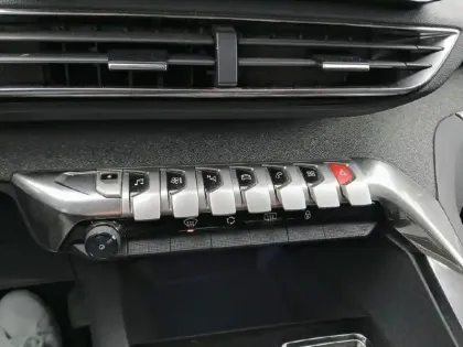 Photo 10 Peugeot 3008  Hybrid 225 e-EAT8 Allure Pack