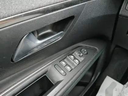 Photo 18 Peugeot 3008  Hybrid 225 e-EAT8 Allure Pack