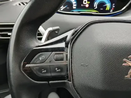 Photo 16 Peugeot 3008  Hybrid 225 e-EAT8 Allure Pack