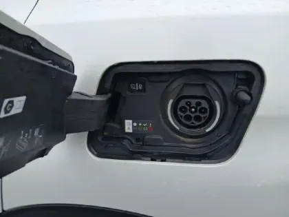 Photo 26 Peugeot 3008  Hybrid 225 e-EAT8 Allure Pack