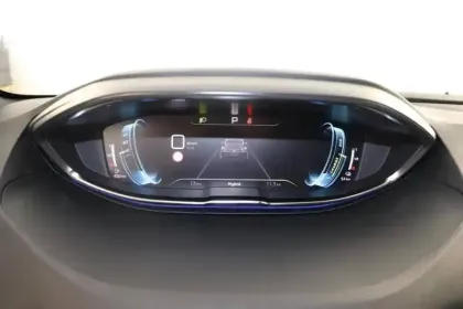 Photo 16 Peugeot 3008  Hybrid 225 e-EAT8