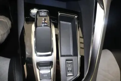 Photo 17 Peugeot 3008  Hybrid 225 e-EAT8