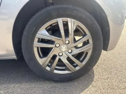 Photo 14 Peugeot 208  PureTech 75 S&S BVM5 Style