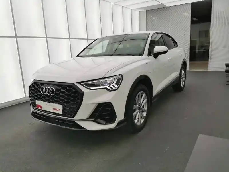Photo Audi Q3 Business Line + Sièges Sport + Audi Smartphone + Jantes 18