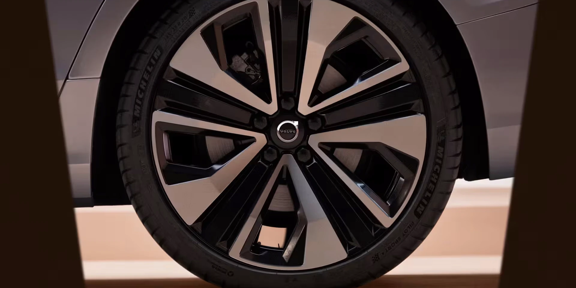 banniere-volvo-v60-roue-arriere