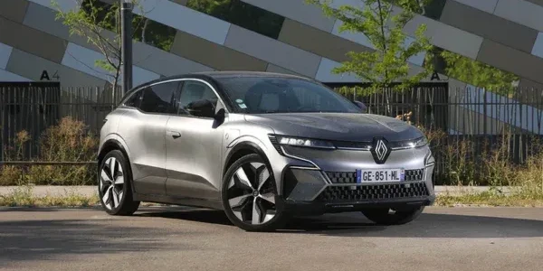 Renault-megane-e-tech-face-avant