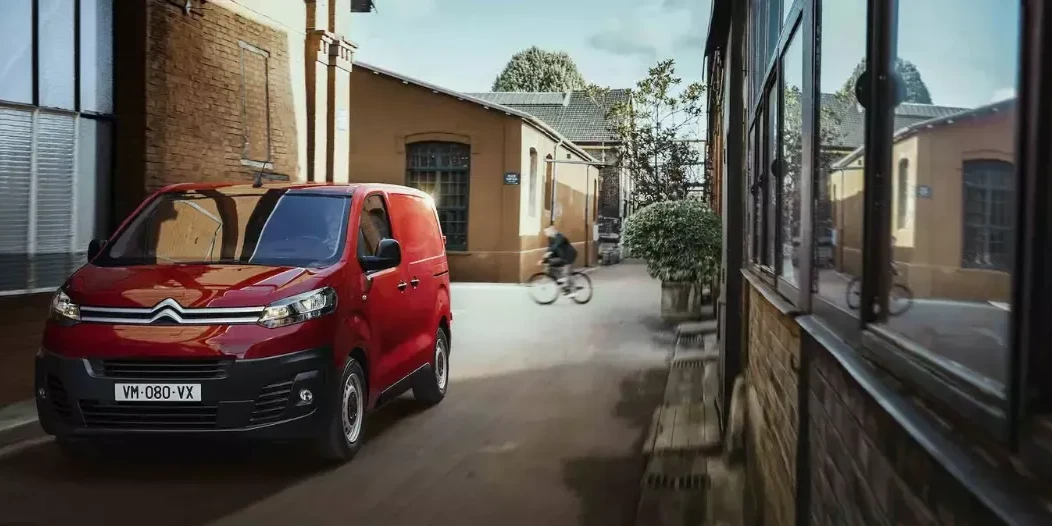 citroen-jumpy-rouge