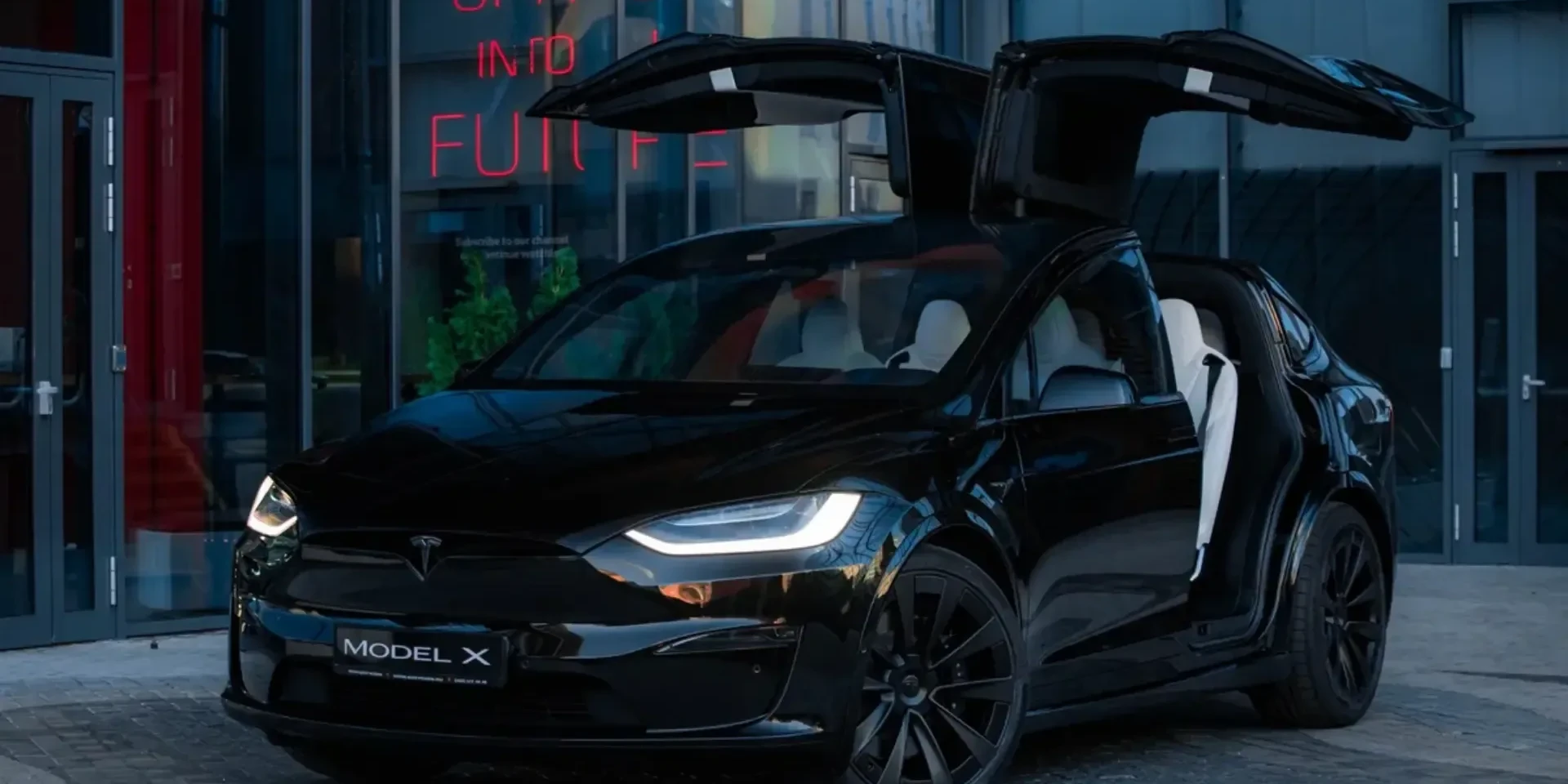 2.-Tesla-Model-X-Plaid