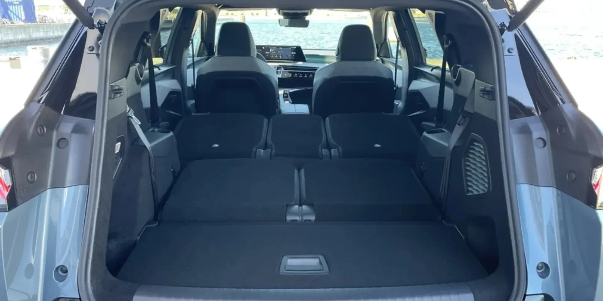 coffre-Peugeot-5008-III-1-815-litres