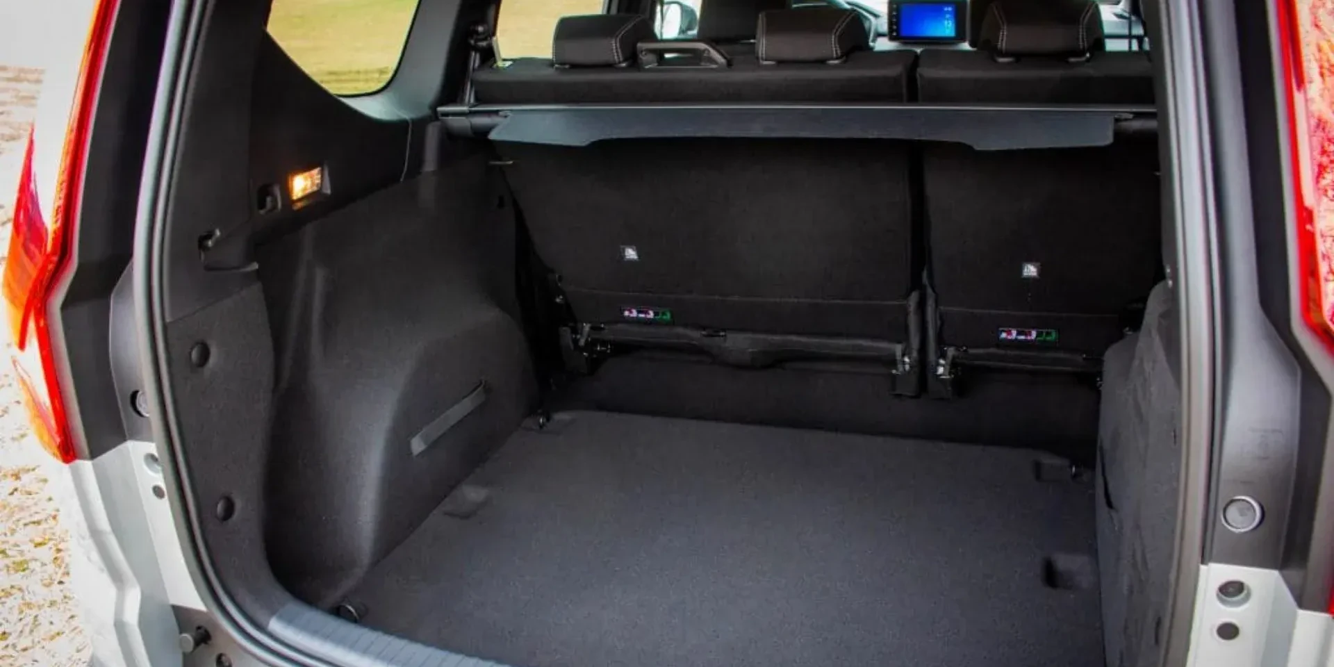 coffre-Dacia-Jogger-1-819-litres