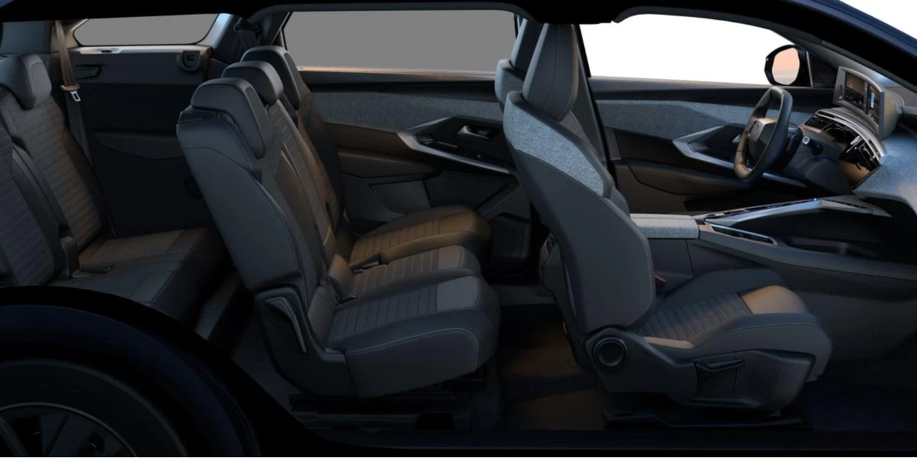 Intérieur avant du 5008 avec vision sur le tableau de bord