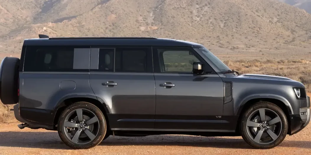 Land-Rover-Defender-130-X-Dynamic-SE