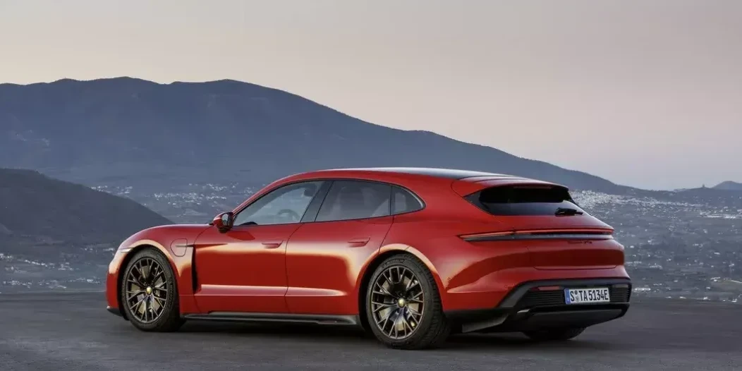 Porsche-Taycan-Cross