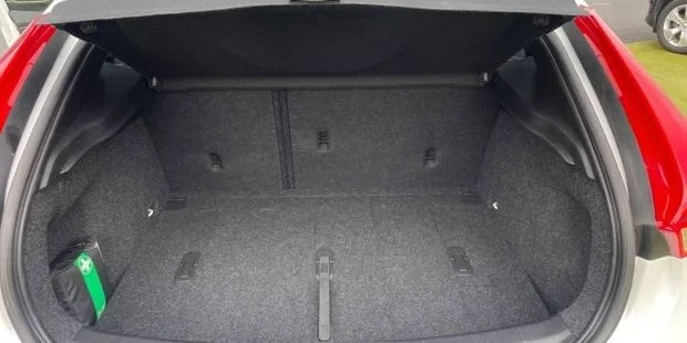 coffre-ouvert-volvo-v40