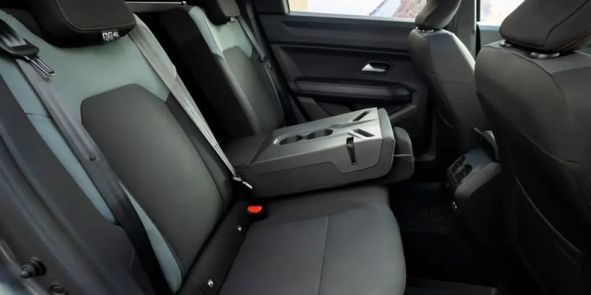 sièges-arriere-dacia-bigster