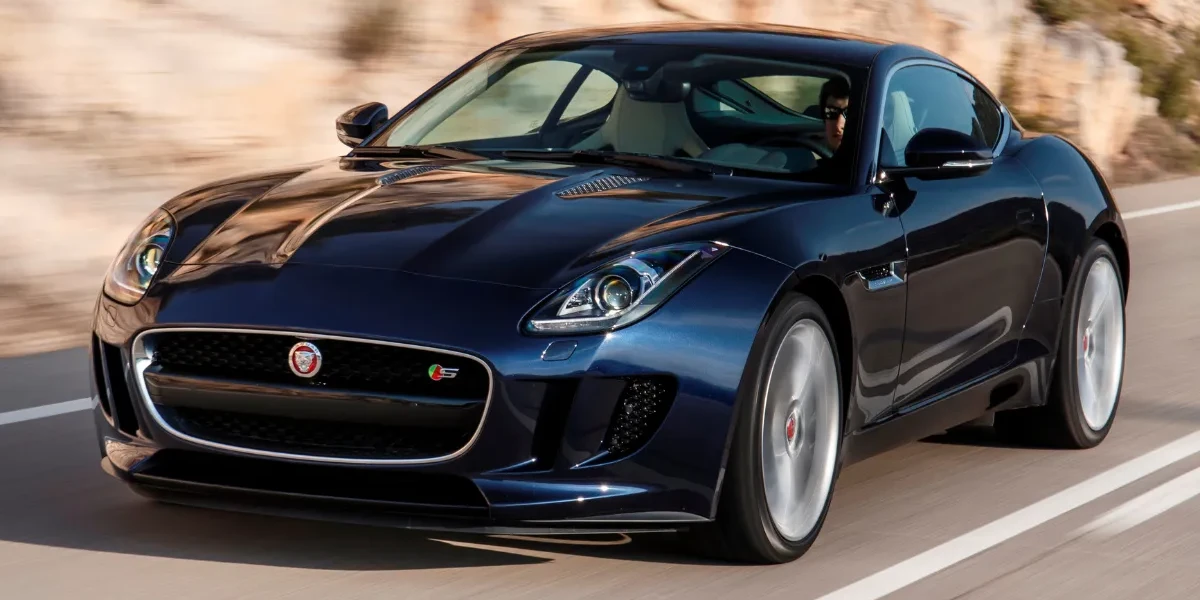 Jaguar F-type-sur route