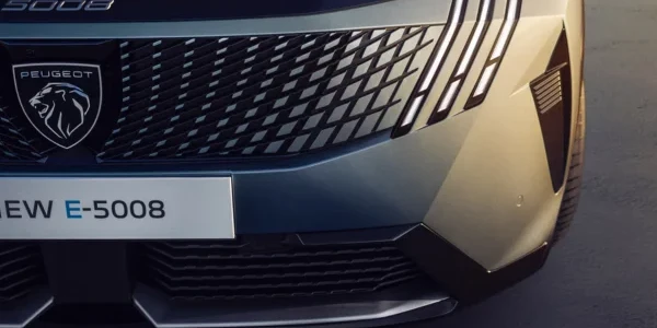 Peugeot 5008 hydrid phares avant