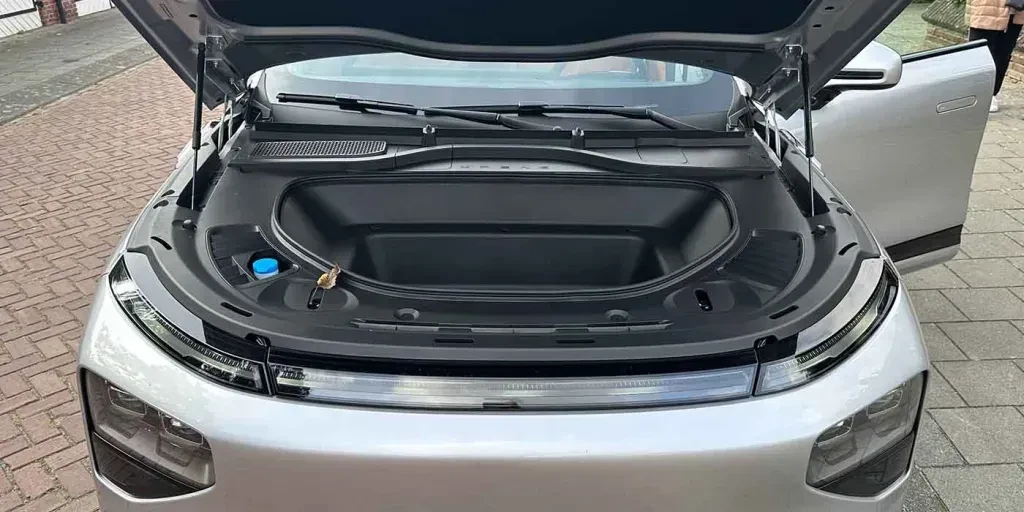 XPeng-Motors-G9-frunk