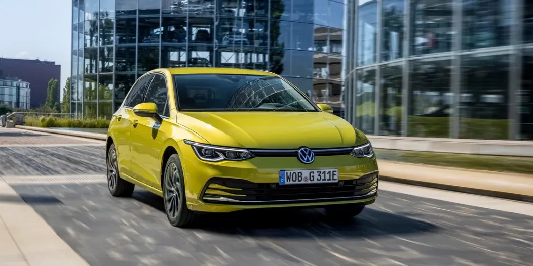 Volkswagen-Golf-VIII-1.4-eHybrid