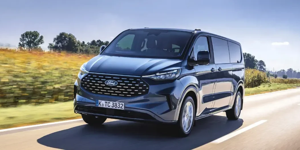 Ford-Tourneo-Custom-8-places