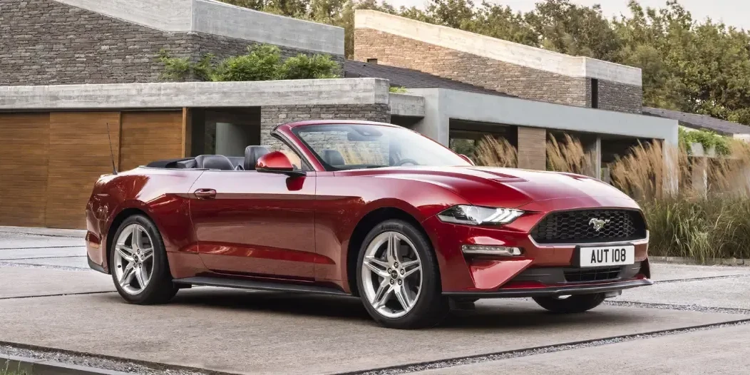 Ford-Mustang-Capote-Convertible