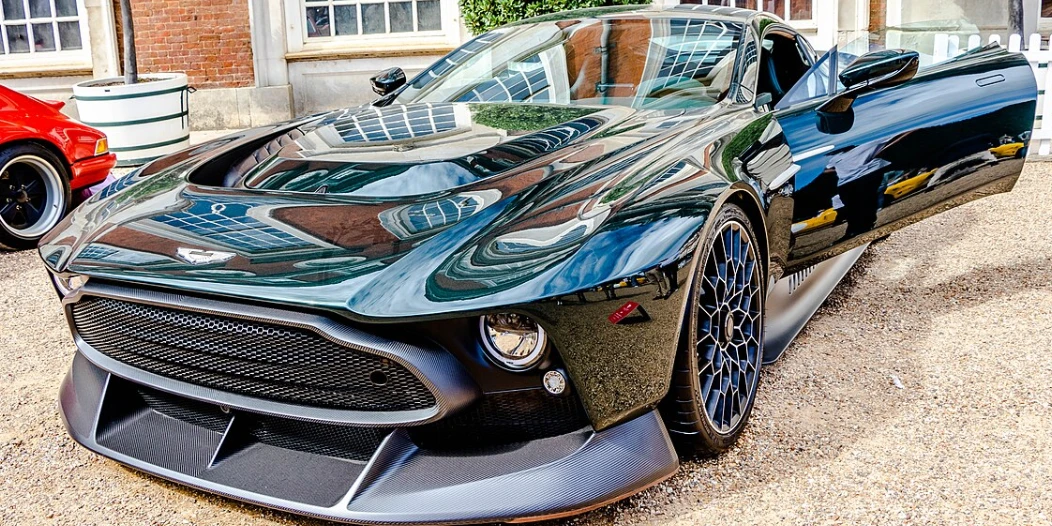 aston-martin-victor