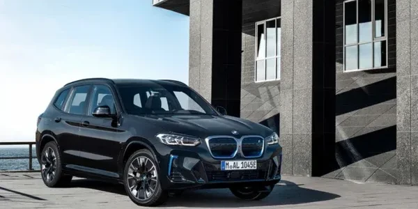 BMW-iX3-test