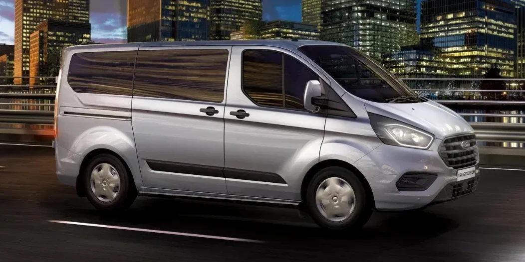 Ford-Transit-Custom-Kombi-9-places