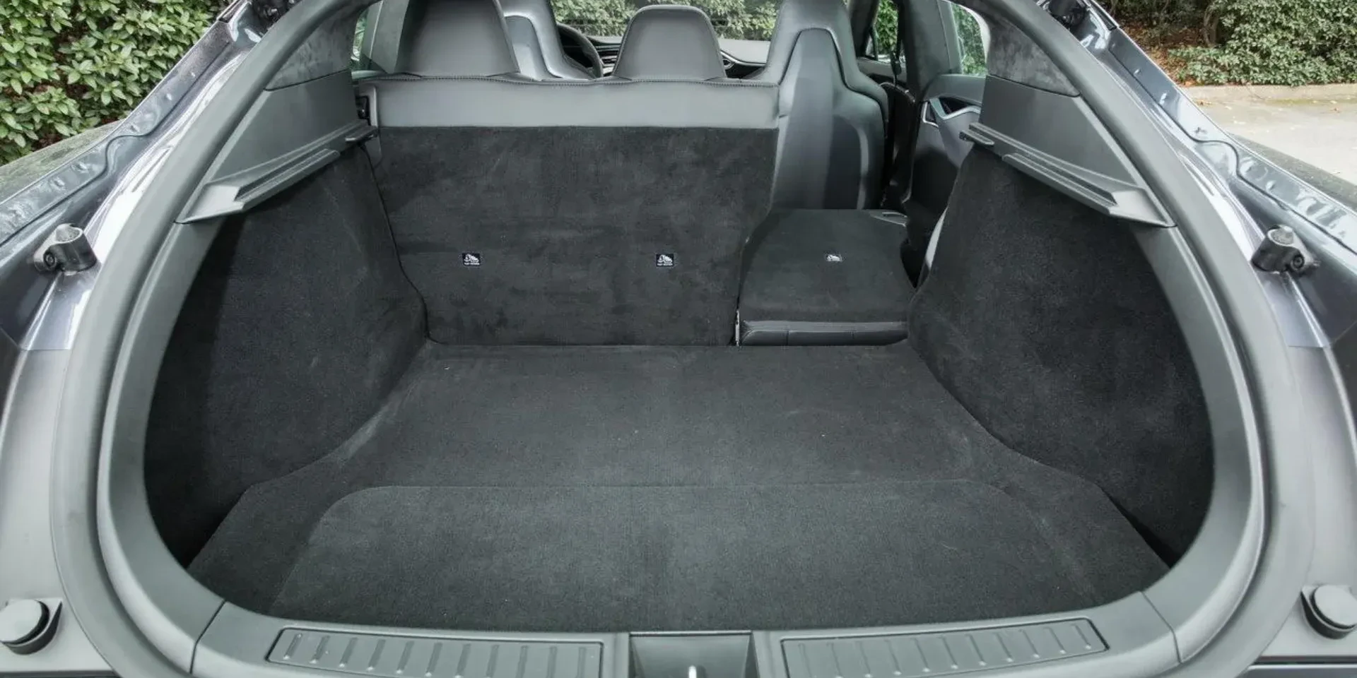 coffre-Tesla-Model-S-1-739-litres