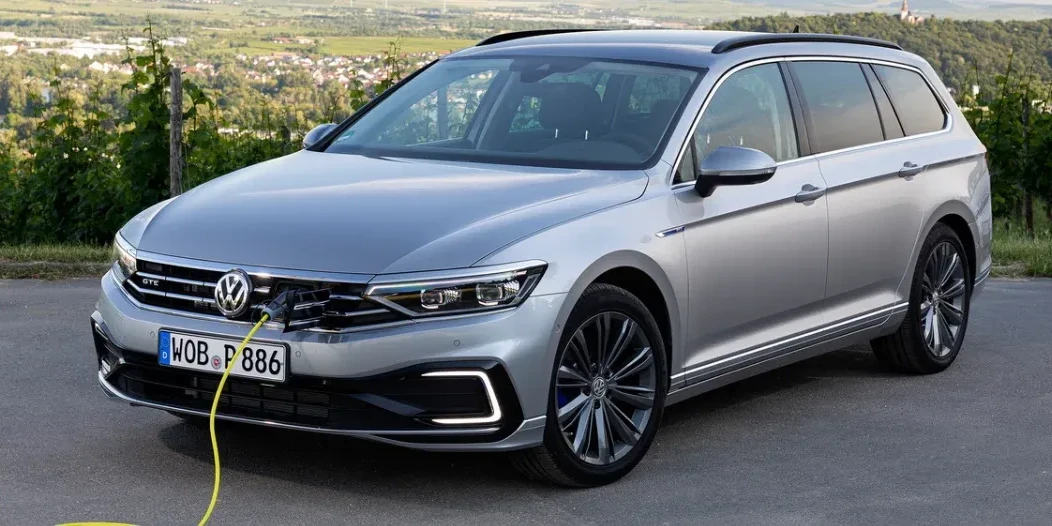 Volkswagen-Passat-GTE-2019
