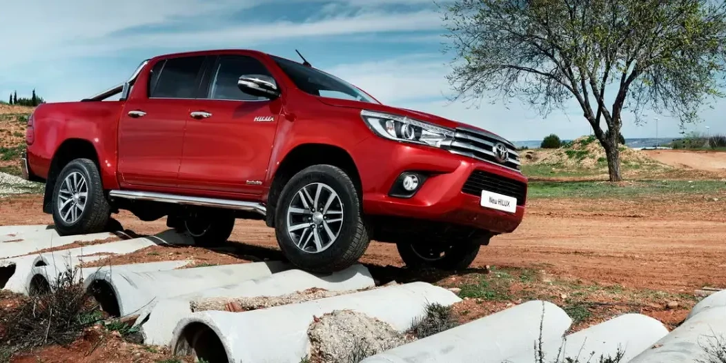 Toyota-Hilux-2.4-D-4D-Simple-Cabine