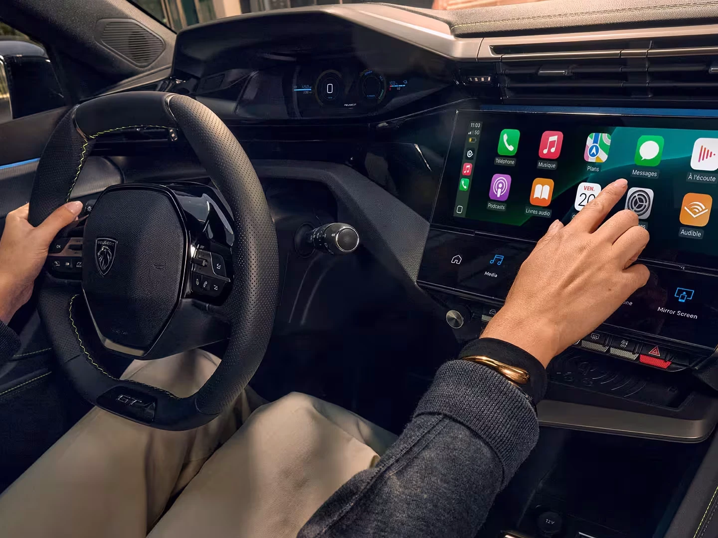 Peugeot-308-hybride-rechargeable-interieur