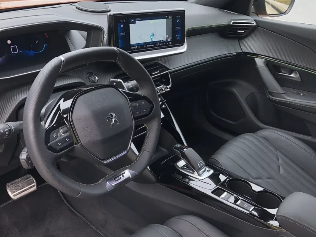 Peugeot 2008 diesel interieur