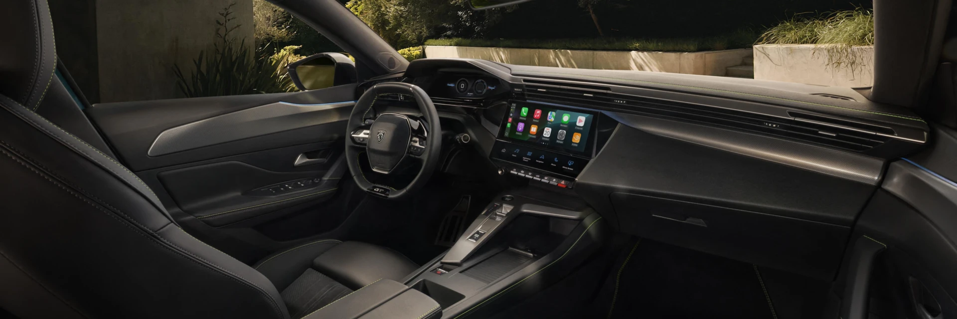 Peugeot-308-hybride-rechargeable-interieur-2