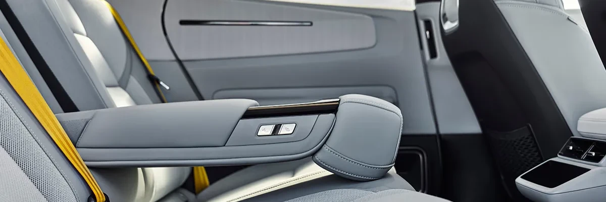 Polestar-4-banquettes-arriere