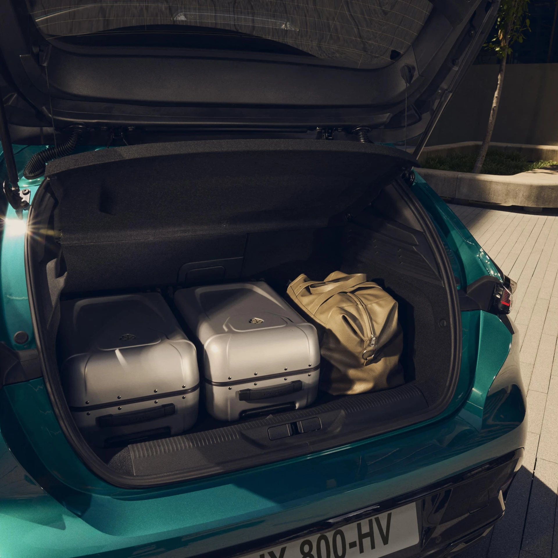 Peugeot-308-hybride-rechargeable-coffre