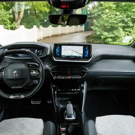 confort-de-conduite-208-hybride