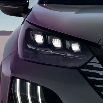 Peugeot 2008 hybride phares avant