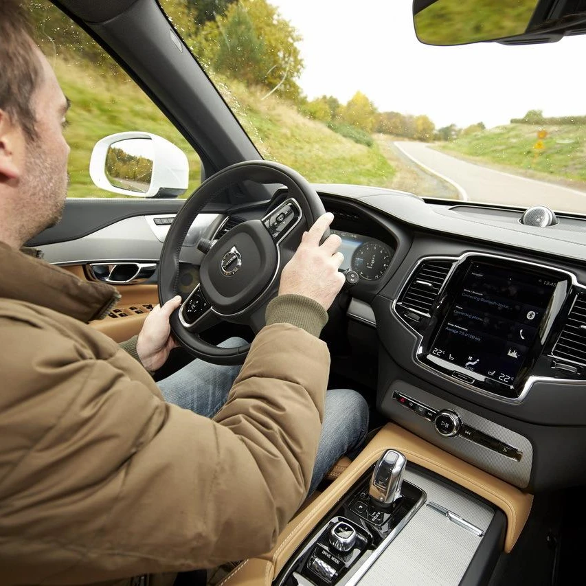 volvo-XC90-7places-conduite