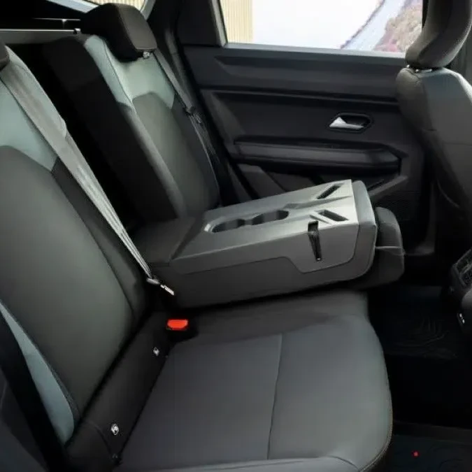 sièges-arriere-dacia-bigster17