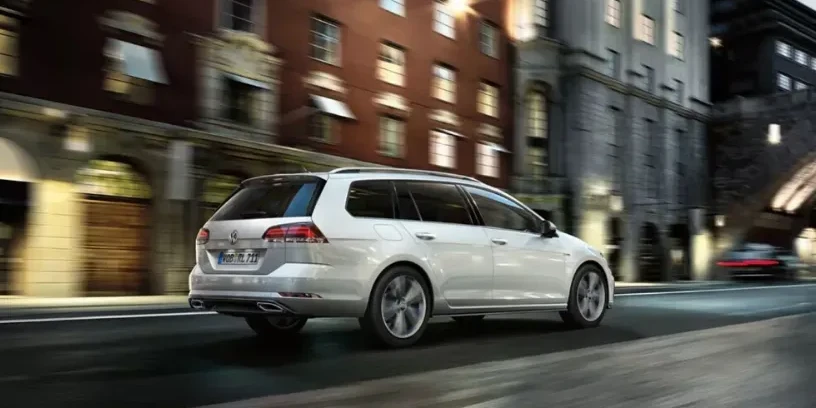 Volkswagen-Golf-R-break-SW