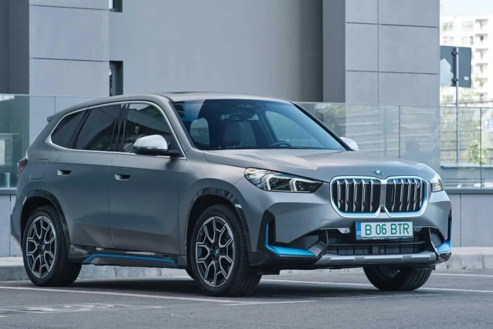 2023-bmw-ix1-xdrive30-review-05