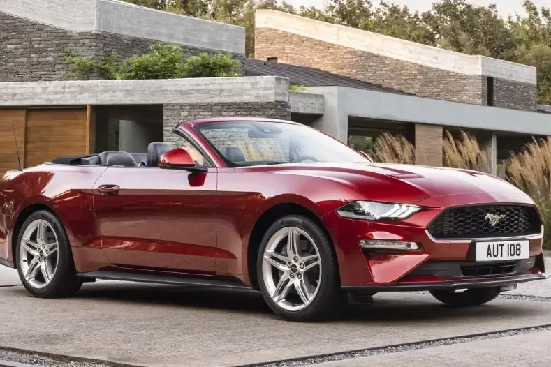 Ford-Mustang-Capote-Convertible