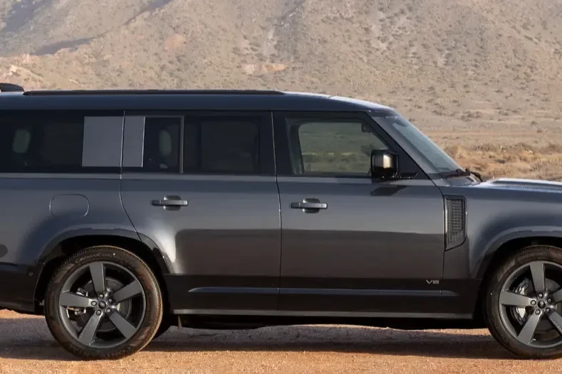 Land-Rover-Defender-130-X-Dynamic-SE